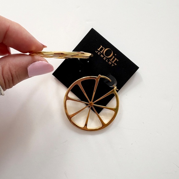 Noir NYC gold plated lemon slice earrings - Picture 5 of 5